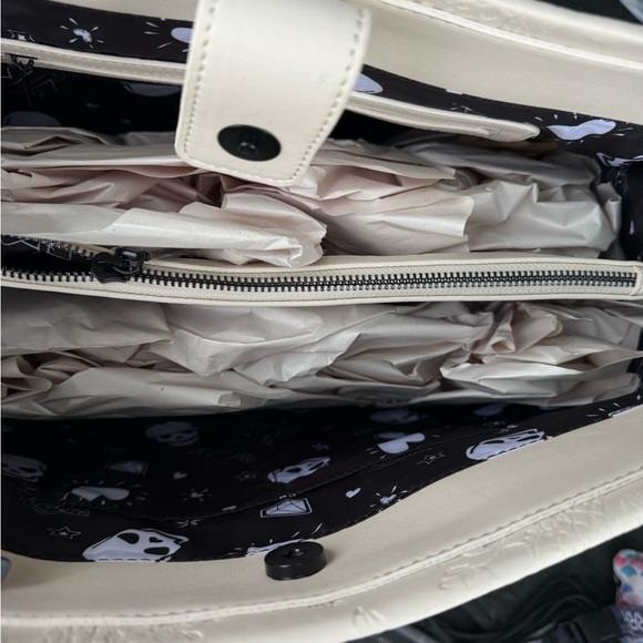 Betsey Johnson cream Halloween embossed Skull tote w Skull Keychain 2024 - Picture 8 of 14